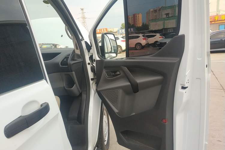 Used Ford Transit 2017 2.0T Diesel Multi-Purpose Commercial Vehicle Short Wheelbase Low Roof China V Standard
