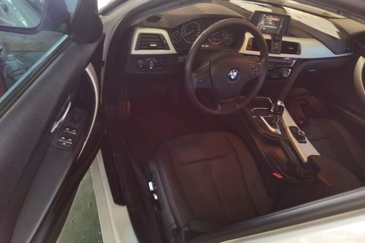 Used BMW 3 Series 2016 316i Fashion Model
