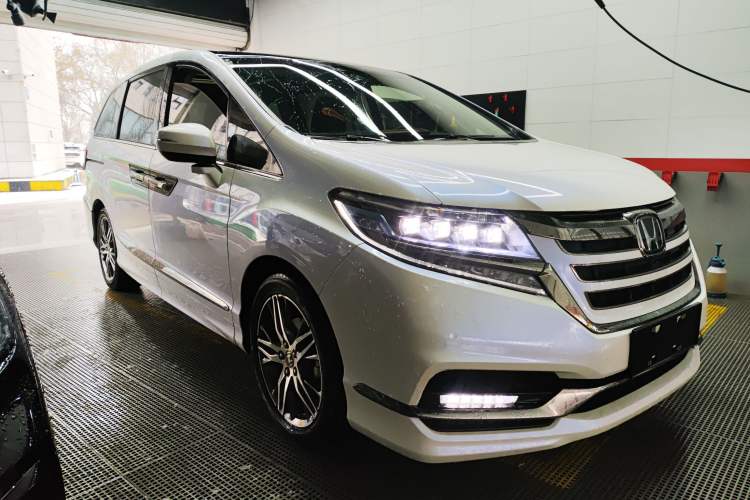 Used Honda Elysion 2019 2.0L Hybrid Supreme Edition
