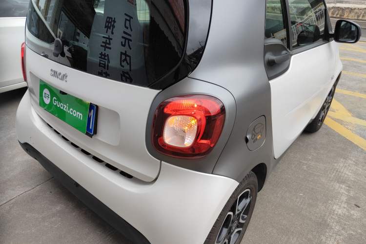 Used  fortwo 2018 0.9T 66kW Hardtop Pioneer Edition China V Emission Standard
