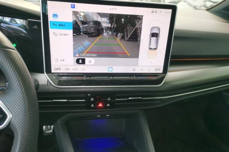 Used Volkswagen Golf 2025 300TSI R-Line
