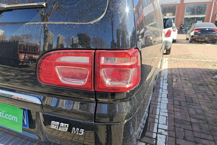 Used FORTHING Lingzhi 2020 M5L 1.6L Luxury 7-Seater
