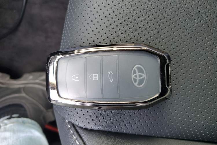 Used Toyota Camry 2026 Model Dual-Engine 2.0HSE Sport Lite Edition