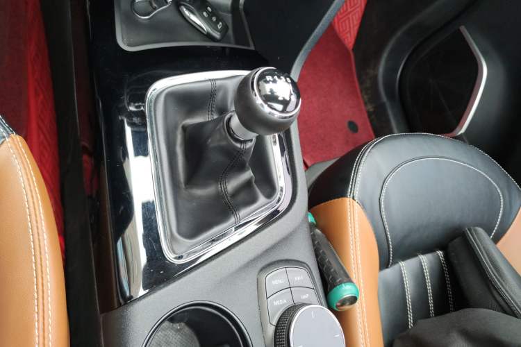 Used Soueast DX7 2017 1.5T Manual Triumph Edition
