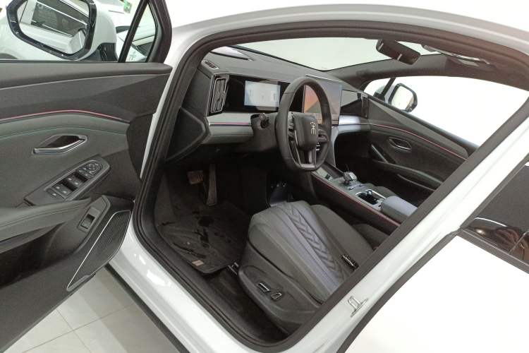 Used BYD Song L DM-i 2025 Intelligent Driving Version 160 km Beyond-Range Type
