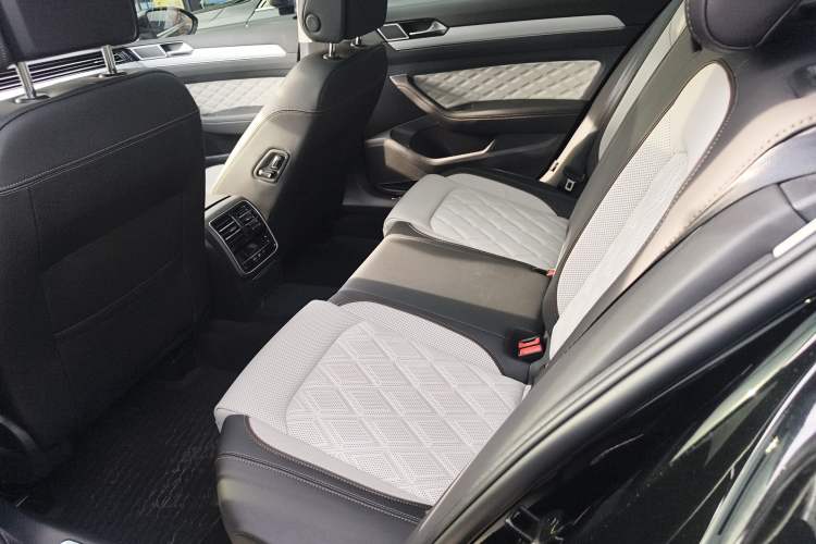 Used Volkswagen Magotan 2025 Revised Version Zhongxiang Edition 330TSI DSG Luxury Trim
