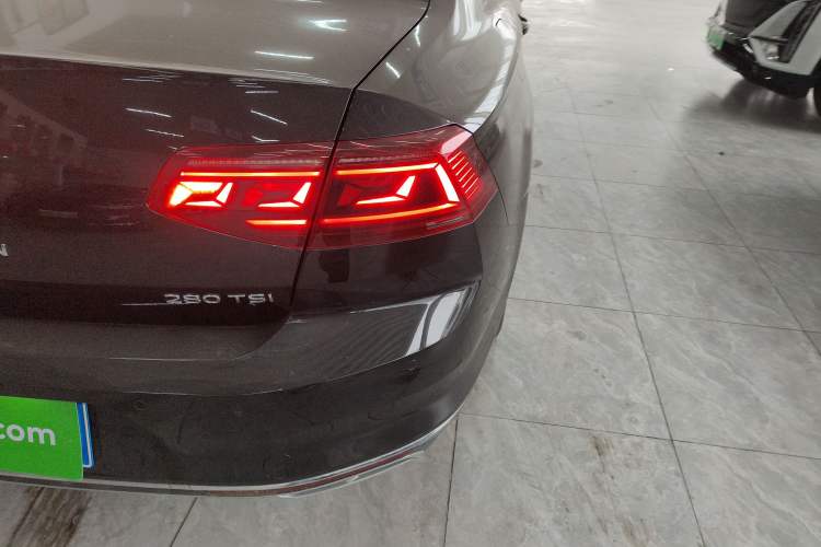 Used Volkswagen Magotan 2025 Zhongxiang Version 280TSI DSG Comfort Edition