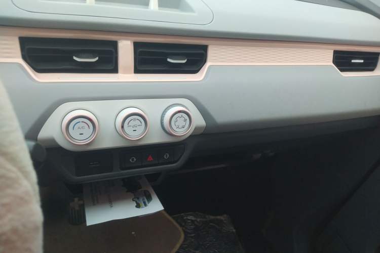 Used Chery QQ Ice Cream 2022 170km Sundae Phosphate Lithium-Ion