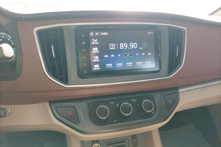 Used FORTHING Lingzhi 2019 M5L 1.6L 7-Seater Luxury Model China VI Standard
