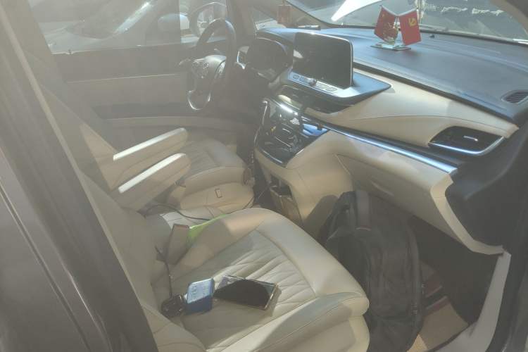 Used Buick GL8 2023 Land Executive Class 652T Luxury Model
