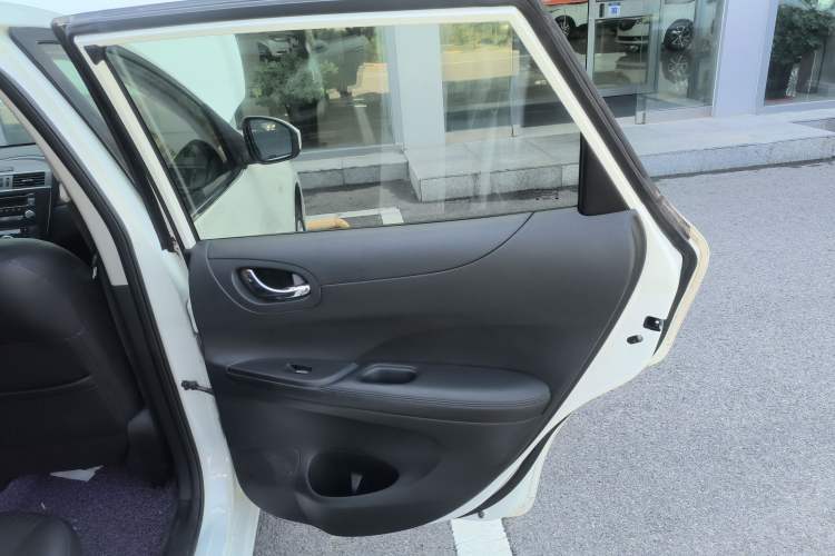 Used Nissan Tiida 2014 1.6L CVT Smart Model
