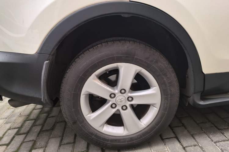 Used Toyota RAV4 2013 2.0L CVT Four-Wheel Drive New Edition
