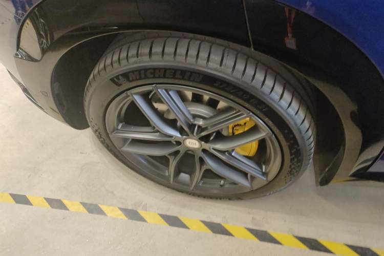 Used  YU7 2025 Ultra-Long Range High-Performance All-Wheel-Drive Max Edition
