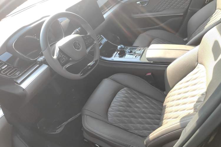 Used BYD Han 2023 EV Champion Edition 605KM Front-Drive Premium Model
