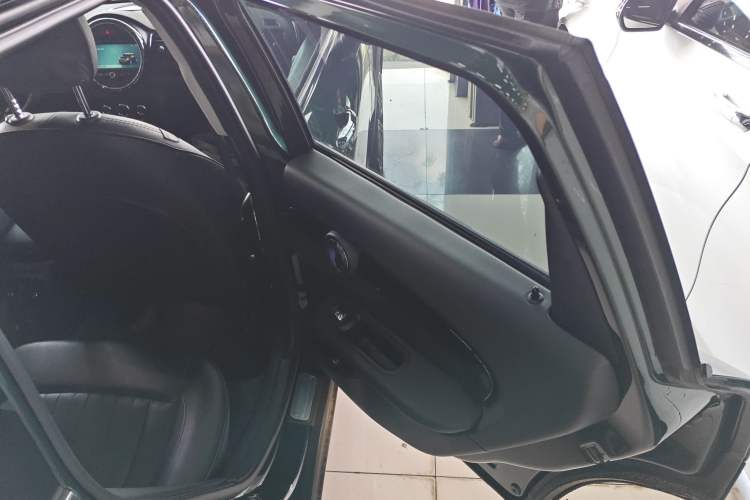 Used  Clubman 2016 Revised Version 2.0T COOPER S Connoisseur Edition
