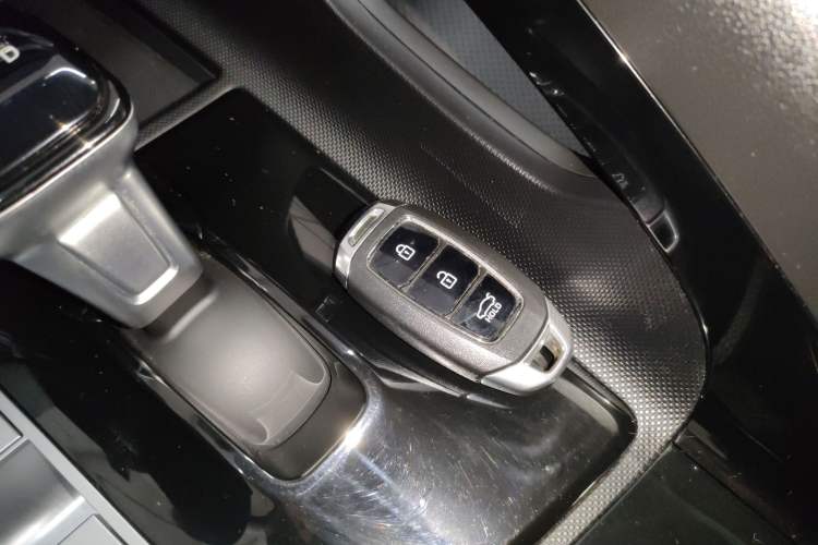 Used Hyundai Elantra 2023 1.5L CVT LUX Prestige Edition
