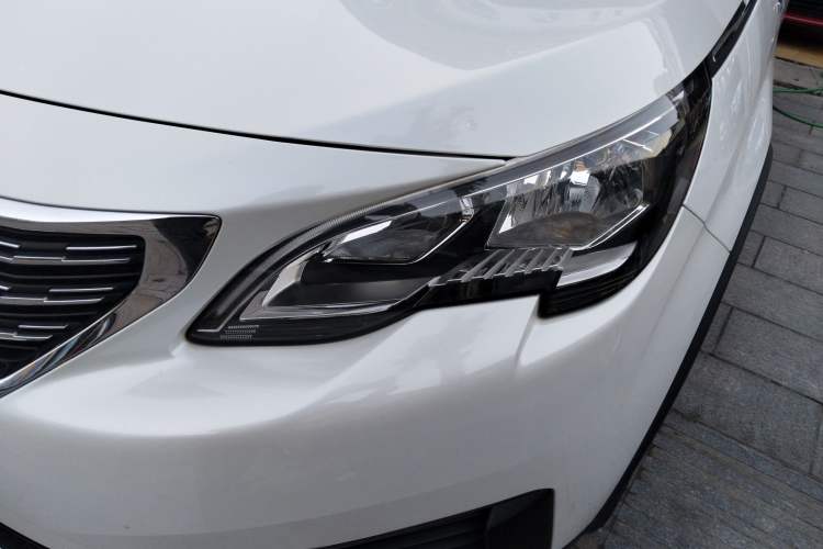 Used Peugeot 5008 2017 380THP 7-Seater Elite Edition
