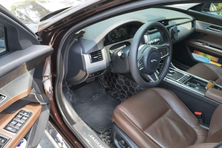 Used Jaguar XFL 2018 XFL 2.0T 250 PS Premium Edition
