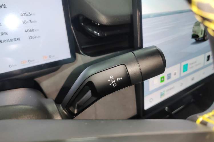 Used Lynk & Co 08 EM-P 2025 220 km All-Wheel-Drive Performance Halo