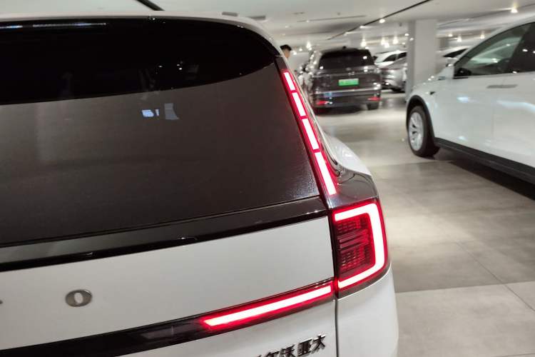 Used Volvo Volvo XC70 Plug-in Hybrid 