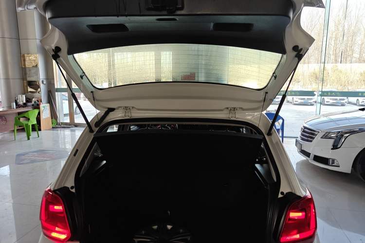 Used Volkswagen Polo 2016 1.6L Automatic Comfort Model