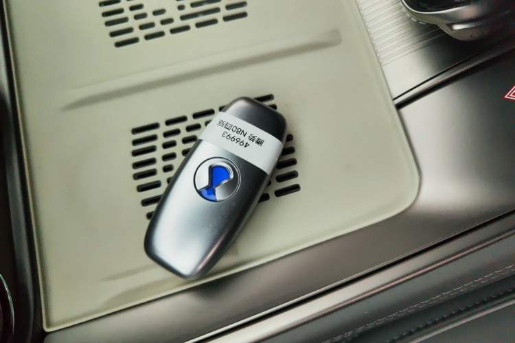 Used Denza N8 2023 Four-Wheel Drive Ultra-Hybrid Flagship Seven-Seater Version