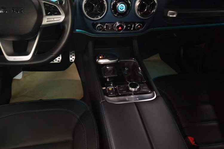 Used  BJ40 2020 2.0T Automatic Four-Wheel Drive Urban Hunter Edition Chivalrous Type
