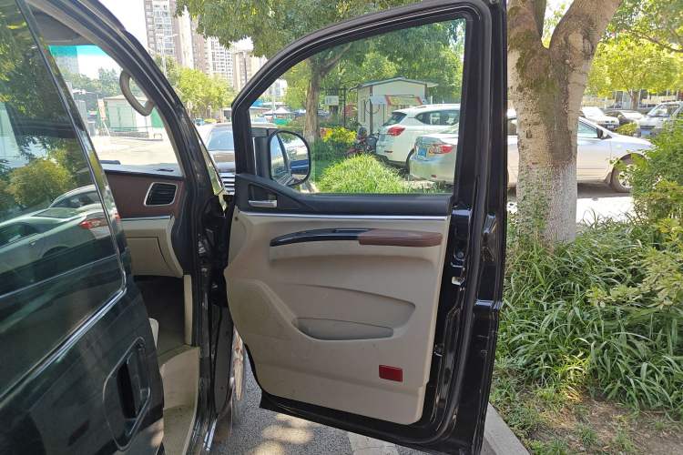 Used FORTHING Lingzhi 2019 M5L 1.6L 7-Seater Luxury Model China VI Standard
