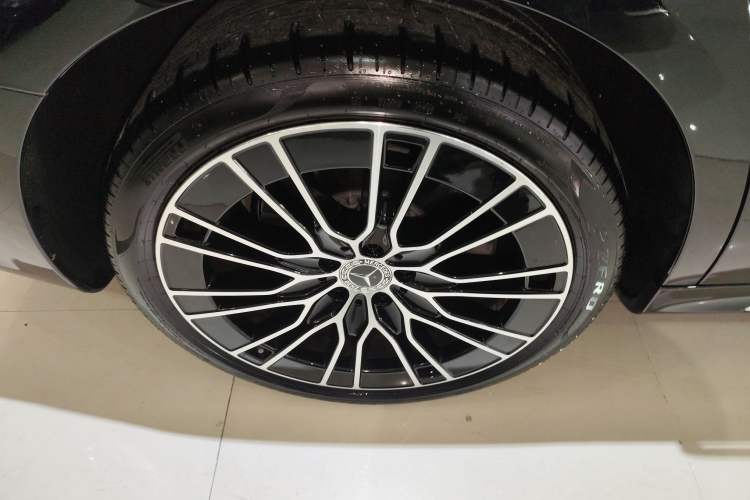 Used Mercedes-Benz E-Class 2025 Facelift E 300 L Luxury Edition
