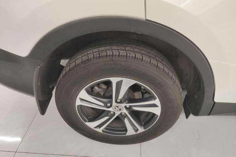 Used Toyota RAV4 2015 2.0L CVT Two-Wheel Drive Fashion Edition
