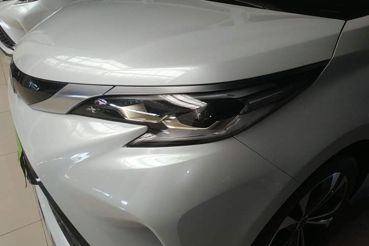 Used Toyota Granvia 2023 2.5L Hybrid Prestige PLUS Edition