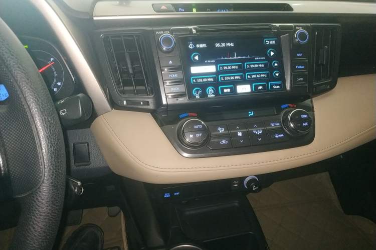 Used Toyota RAV4 2015 2.0L CVT Two-Wheel Drive Fashion Edition