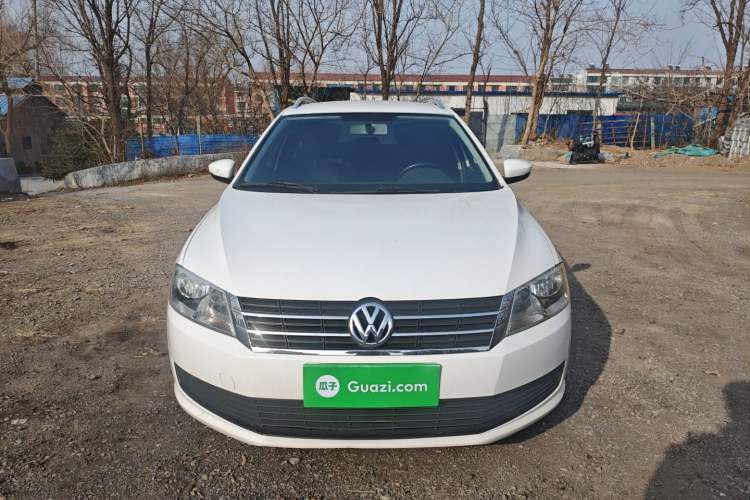 Used Volkswagen Gran Lavida 2013 1.6L Manual Fashion Model