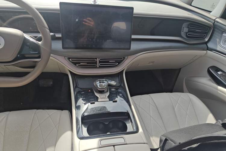 Used Denza D9 2022 DM-i 970 Four-Wheel Drive Flagship Model
