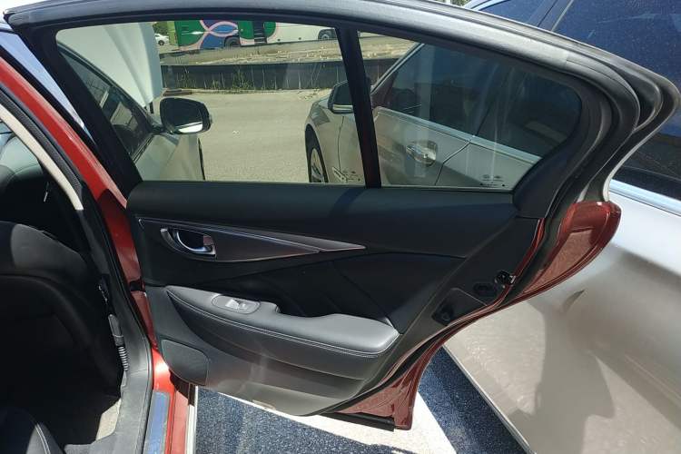 Used Infiniti Q50L 2018 2.0T Enjoyment Version China VI Standard
