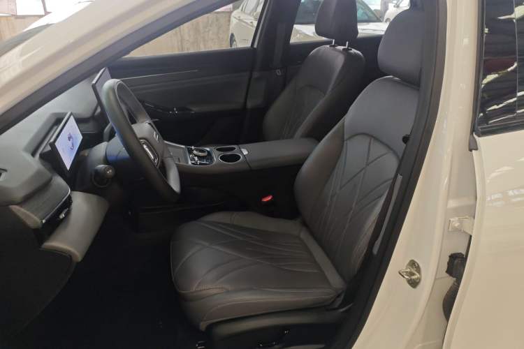 Used  L6 2025 EM-i 140km Starship Edition