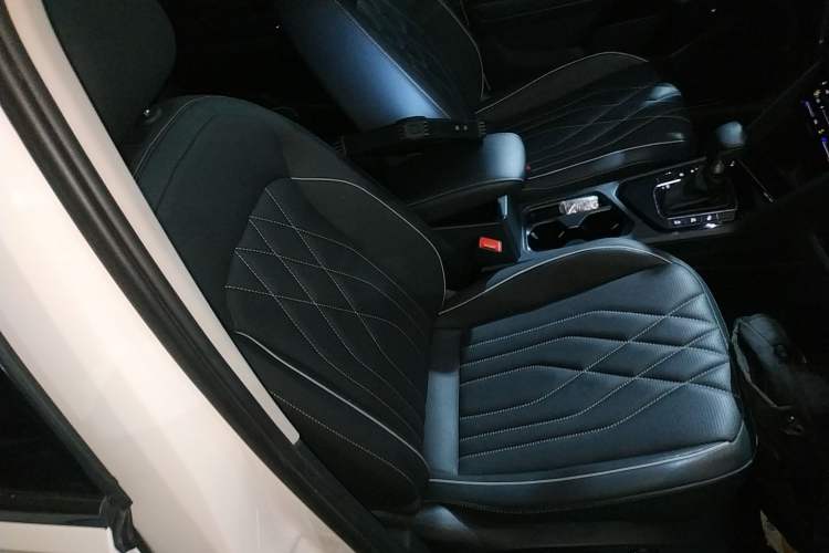 Used Volkswagen Tiguan L 2022 330TSI Automatic Two-Wheel Drive R-Line Enhanced Edition
