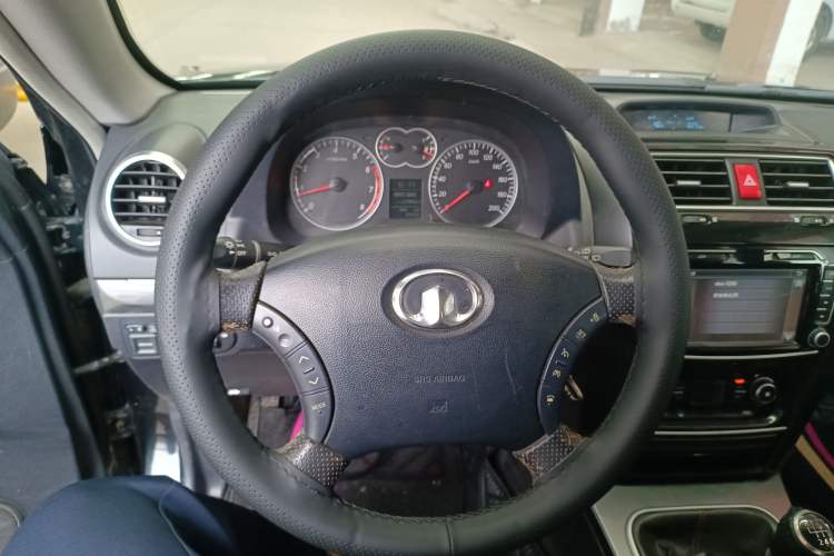 Used Haval H5 Classic 2013 Zhizun Edition 2.0T Manual Two-Wheel Drive Entry-Level Model
