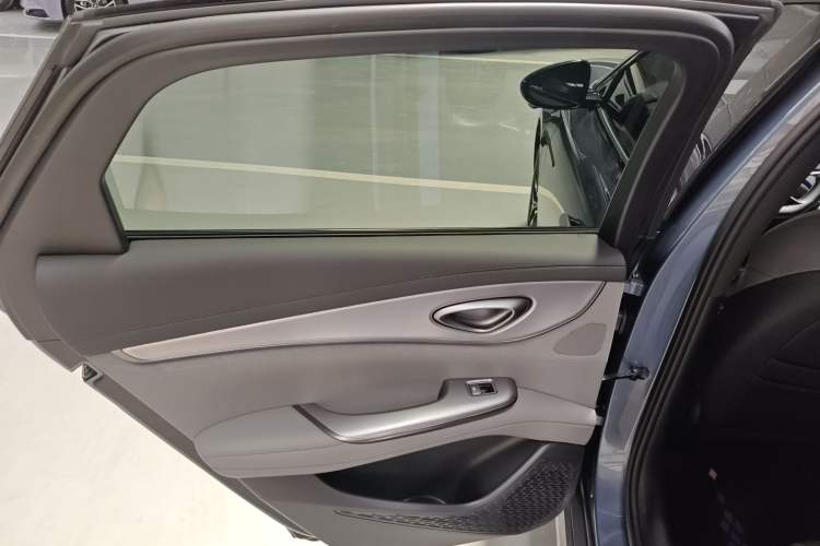 Used BYD Seal 07 DM-i 2025 Intelligent Driving Version DM-i 1.5L 125 km Luxury Edition
