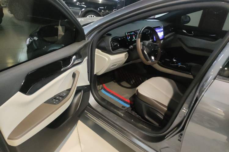 Used BYD Qin PLUS 2024 HONOR Edition DM-i 55KM Leading Model
