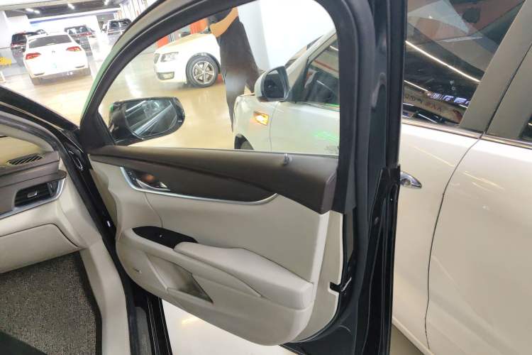 Used Cadillac XTS 2015 28T Comfort Model
