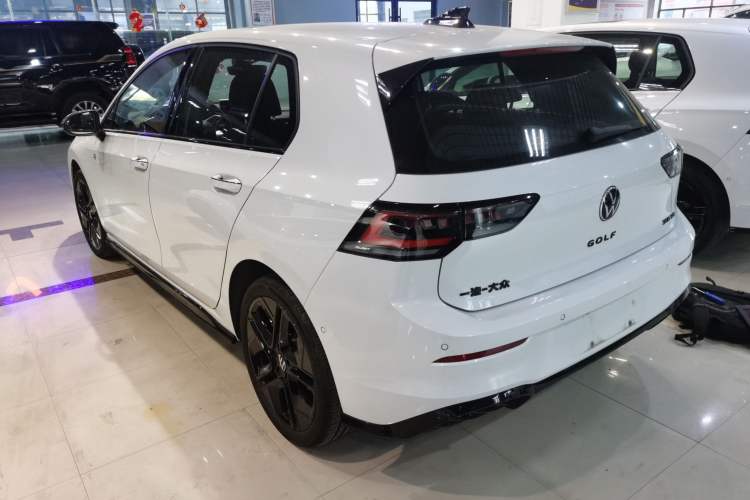 Used Volkswagen Golf 2025 300TSI R-Line
