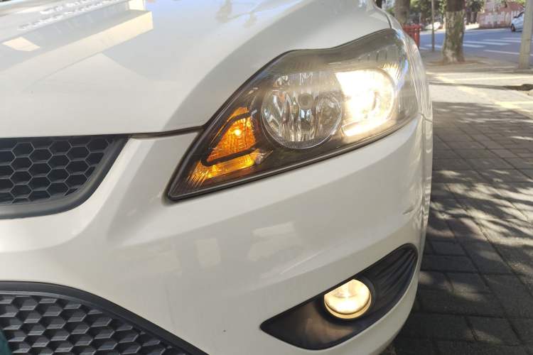 Used Ford Focus 2013 Hatchback Classic 1.8L Automatic Base Model
