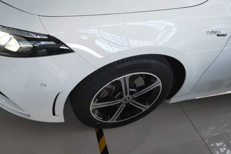 Used Mercedes-Benz A-Class 2022 Second Facelift A 200 L Sport Sedan Fashion Version
