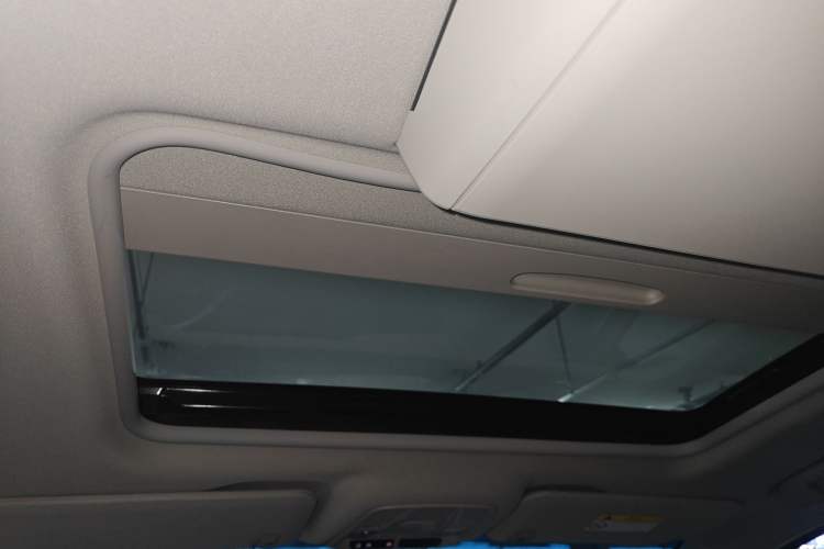 Used Buick GL8 2021 ES Landtrek 653T Comfort Edition