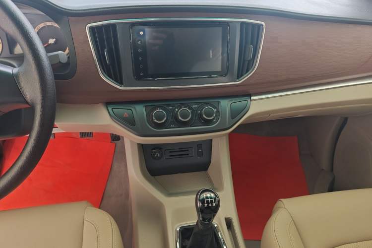 Used FORTHING Lingzhi 2018 M5L 1.6L 7-Seater Luxury Model