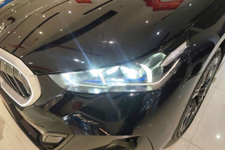 Used BMW 5 Series 2025 530Li Luxury Edition M Sport Package
