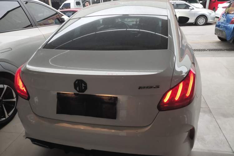 Used MG 5 2022 180 DVVT CVT Youth Luxury Edition
