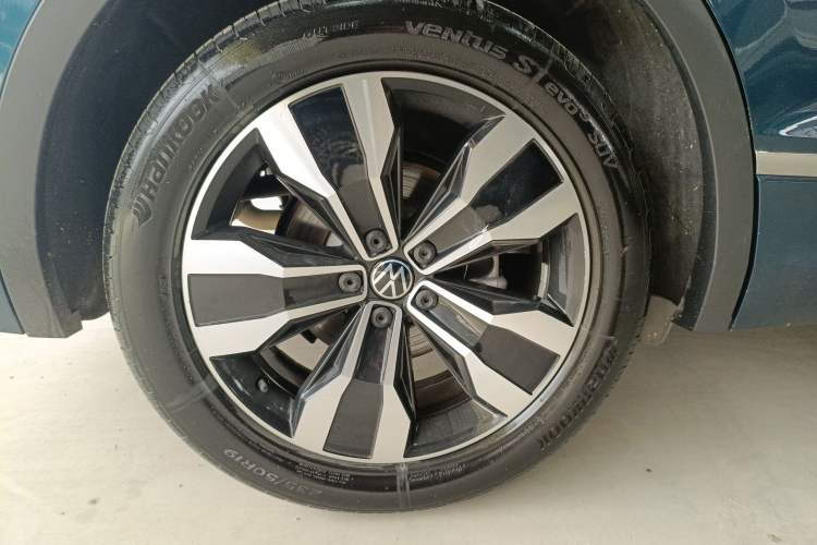 Used Volkswagen Tiguan L 2022 330TSI Automatic Two-Wheel Drive R-Line Enhanced Edition
