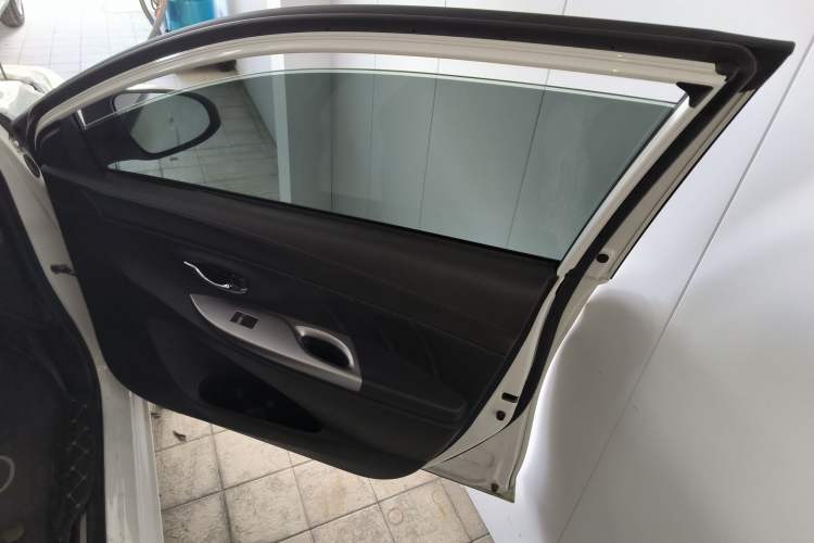 Used Toyota YARiS L 2015 1.5E Automatic Charm Edition
